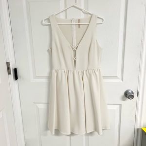 Lul's white dress